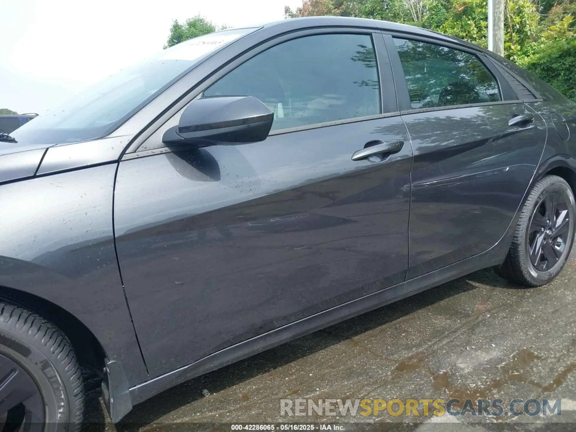 14 Photograph of a damaged car 5NPLS4AG5NH078732 HYUNDAI ELANTRA 2022