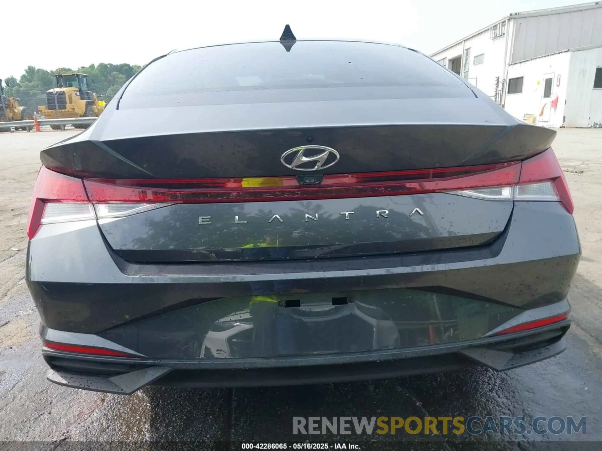 16 Photograph of a damaged car 5NPLS4AG5NH078732 HYUNDAI ELANTRA 2022