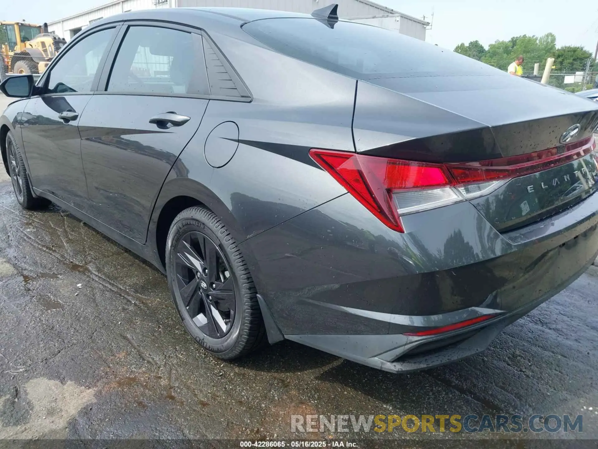 3 Photograph of a damaged car 5NPLS4AG5NH078732 HYUNDAI ELANTRA 2022