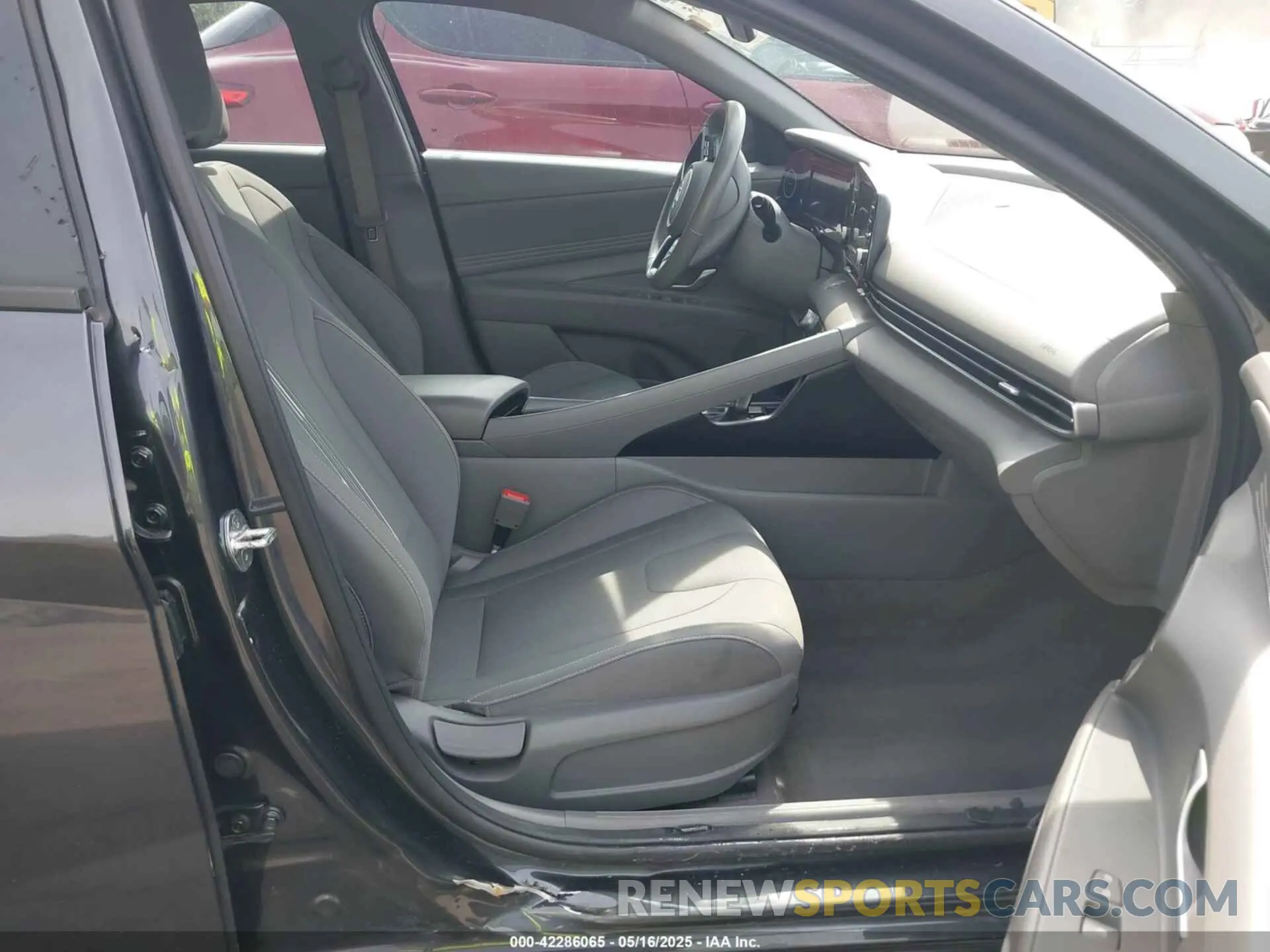 5 Photograph of a damaged car 5NPLS4AG5NH078732 HYUNDAI ELANTRA 2022