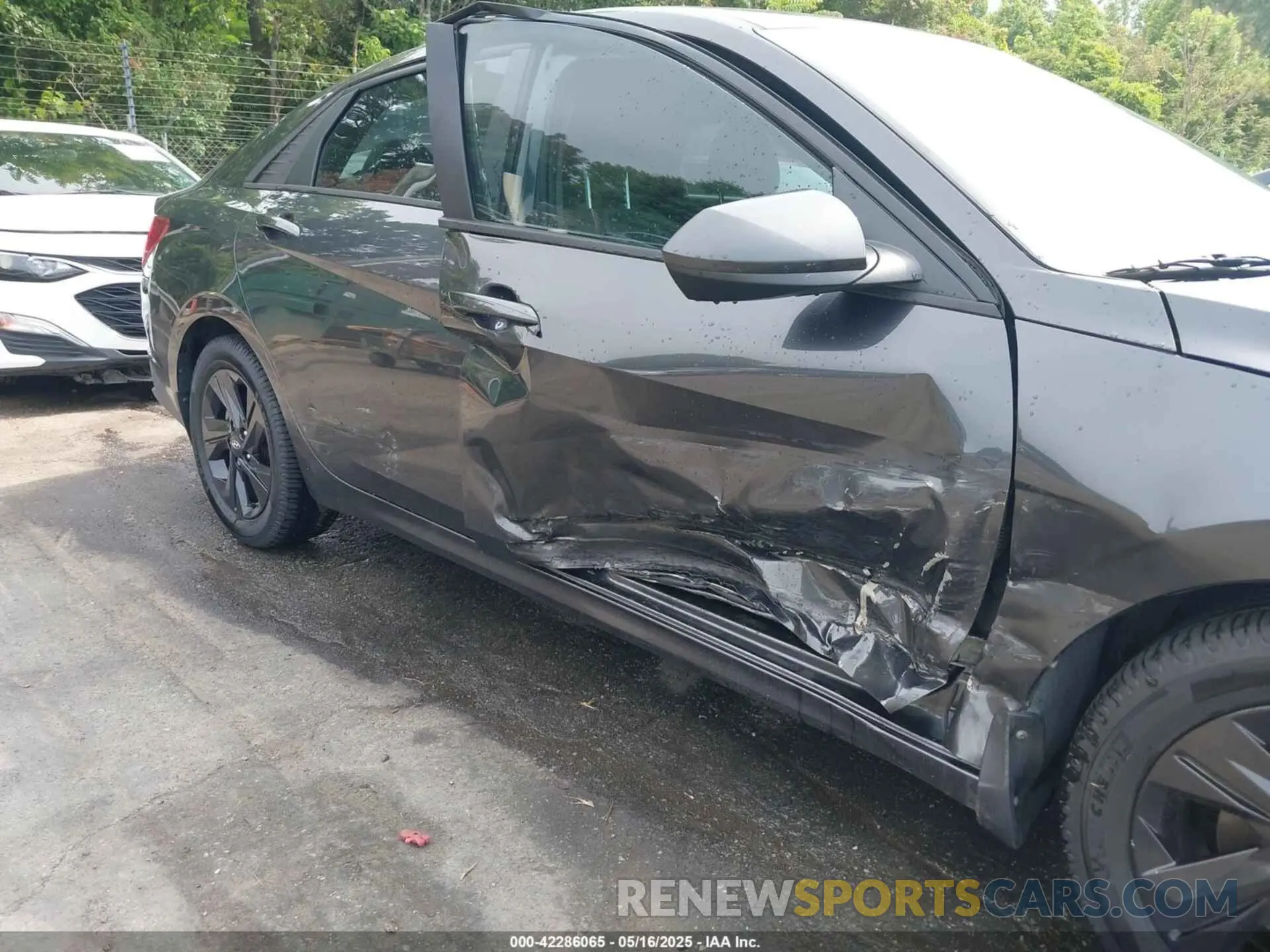 6 Photograph of a damaged car 5NPLS4AG5NH078732 HYUNDAI ELANTRA 2022