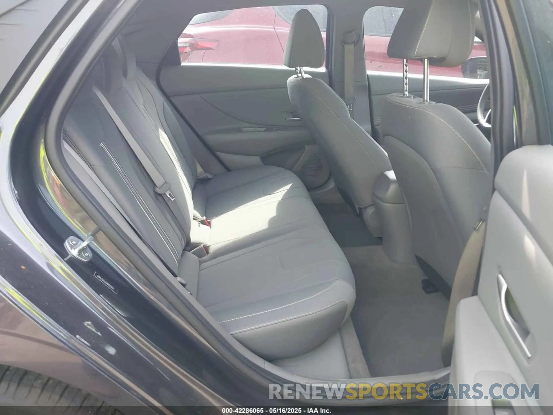 8 Photograph of a damaged car 5NPLS4AG5NH078732 HYUNDAI ELANTRA 2022