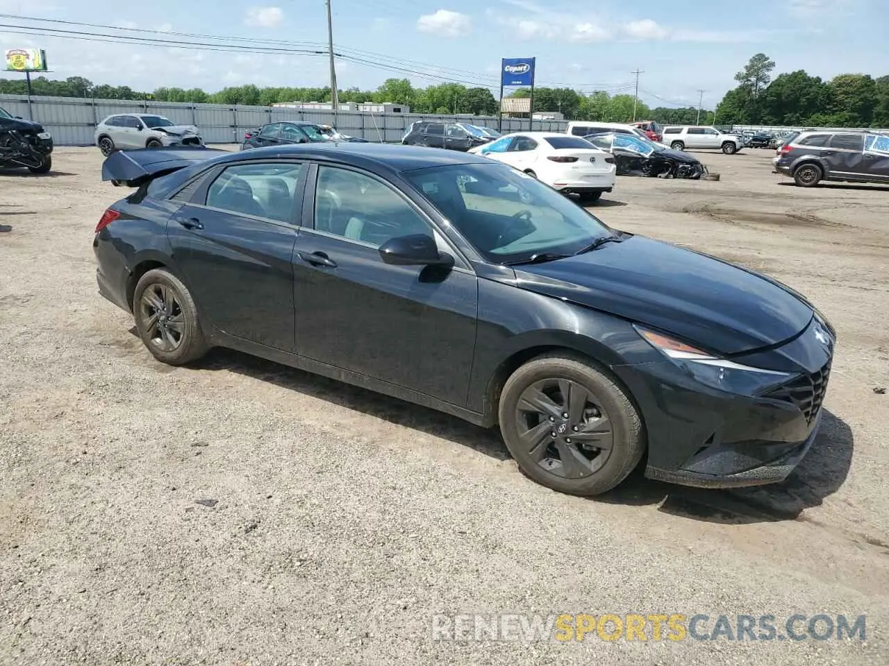 4 Photograph of a damaged car 5NPLS4AG5NH081727 HYUNDAI ELANTRA 2022