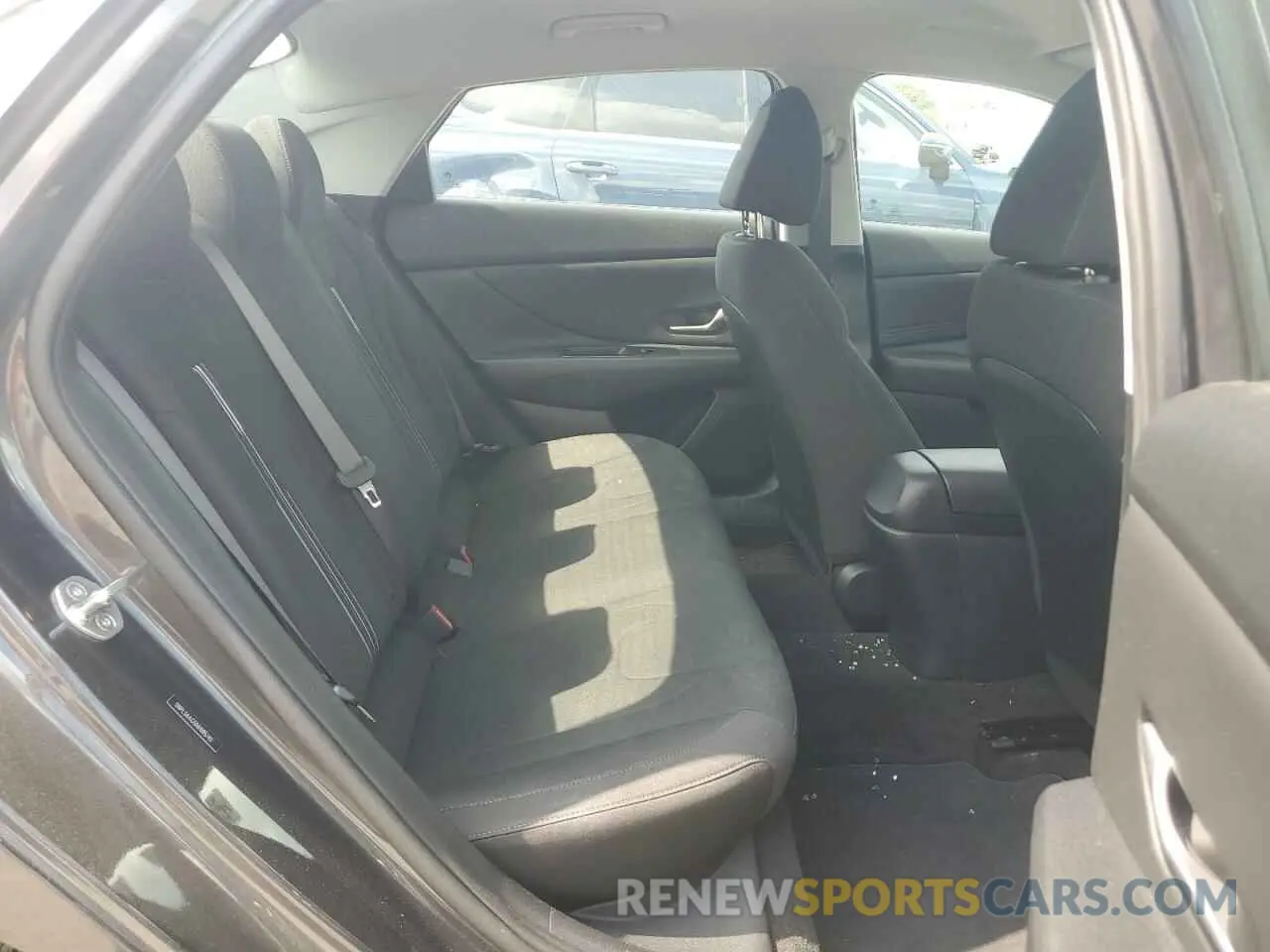 10 Photograph of a damaged car 5NPLS4AG5NH085745 HYUNDAI ELANTRA 2022