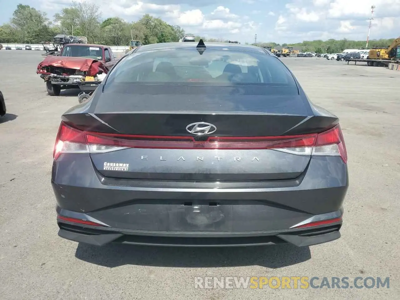 6 Photograph of a damaged car 5NPLS4AG5NH085745 HYUNDAI ELANTRA 2022