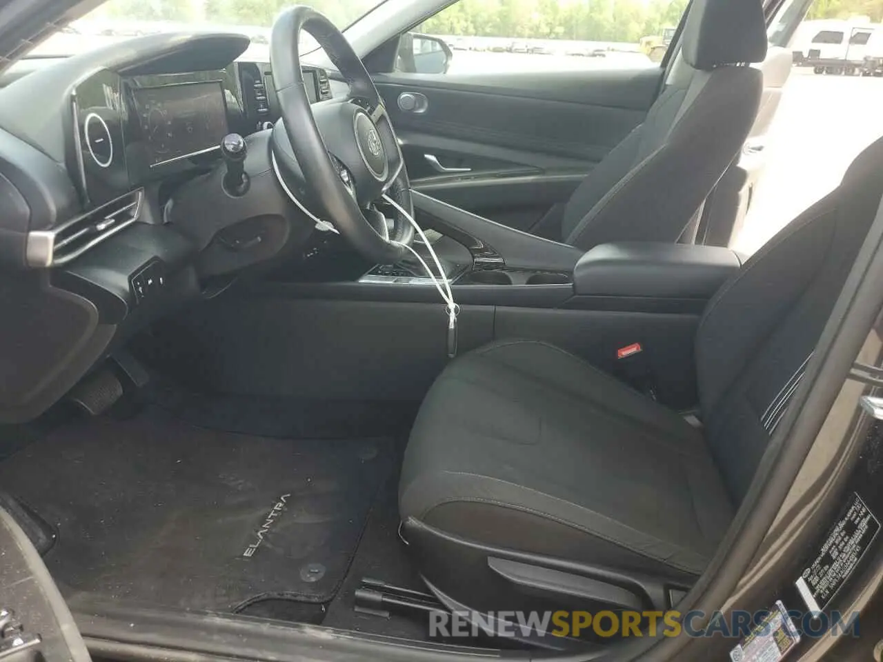 7 Photograph of a damaged car 5NPLS4AG5NH085745 HYUNDAI ELANTRA 2022