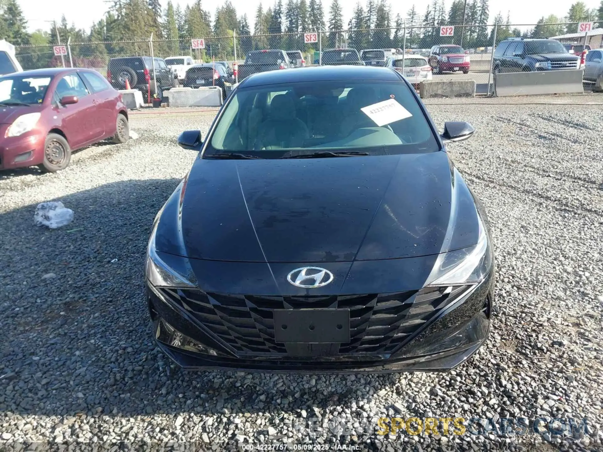 12 Photograph of a damaged car 5NPLS4AG6NH060109 HYUNDAI ELANTRA 2022
