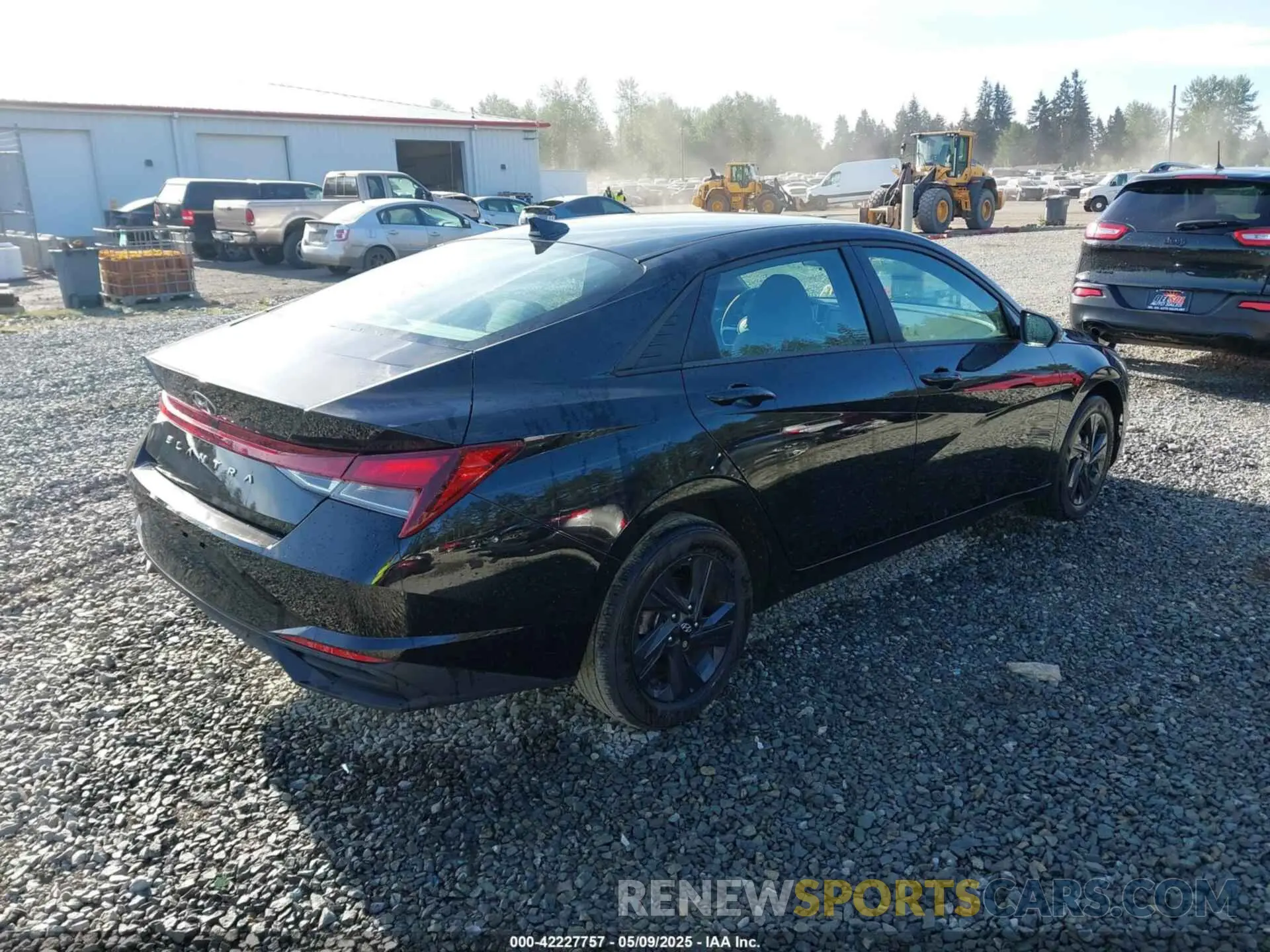 4 Photograph of a damaged car 5NPLS4AG6NH060109 HYUNDAI ELANTRA 2022