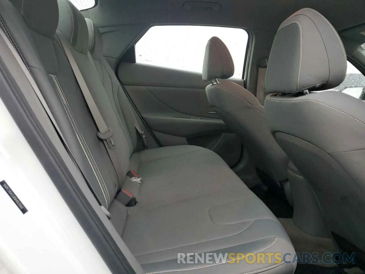 10 Photograph of a damaged car 5NPLS4AG6NH063060 HYUNDAI ELANTRA 2022