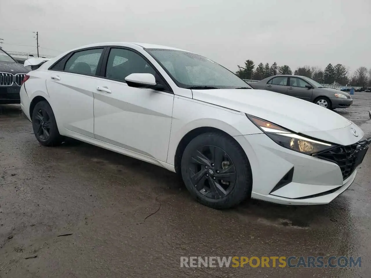 4 Photograph of a damaged car 5NPLS4AG6NH063060 HYUNDAI ELANTRA 2022