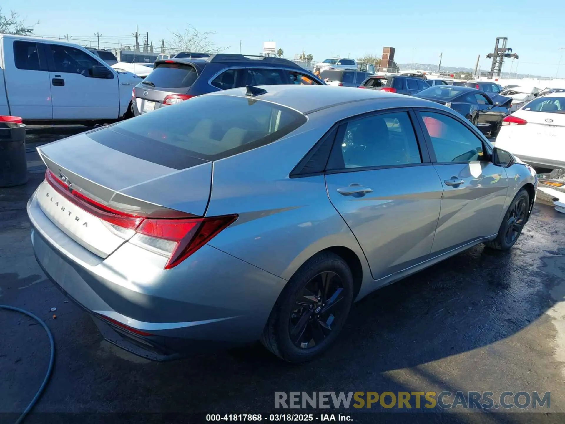 4 Photograph of a damaged car 5NPLS4AG7NH059941 HYUNDAI ELANTRA 2022
