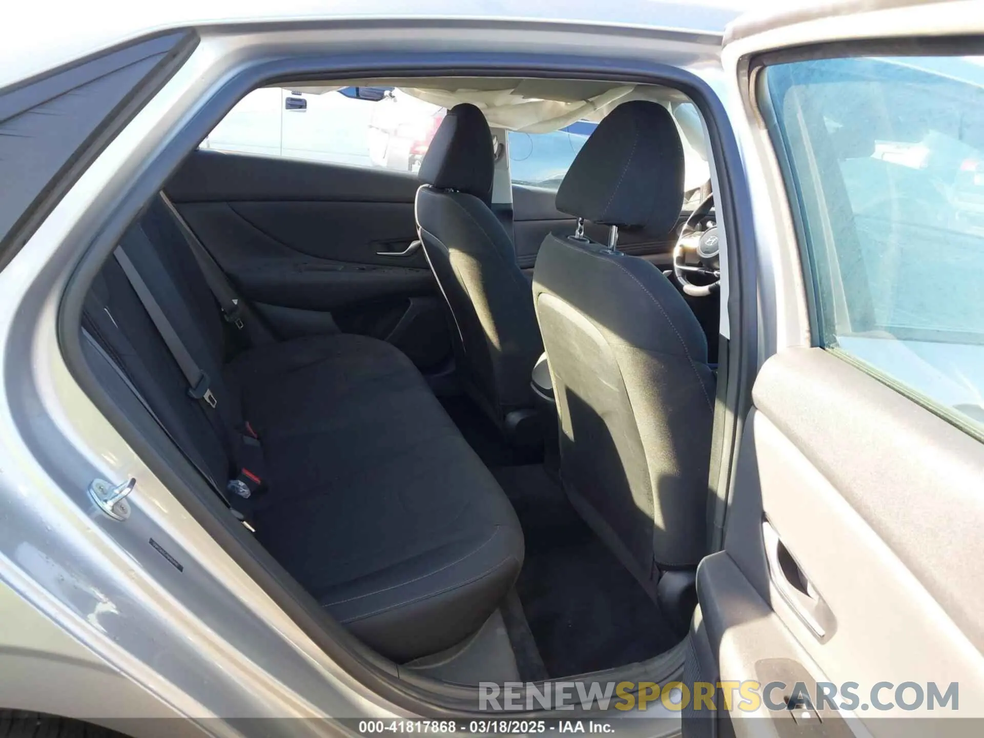 8 Photograph of a damaged car 5NPLS4AG7NH059941 HYUNDAI ELANTRA 2022