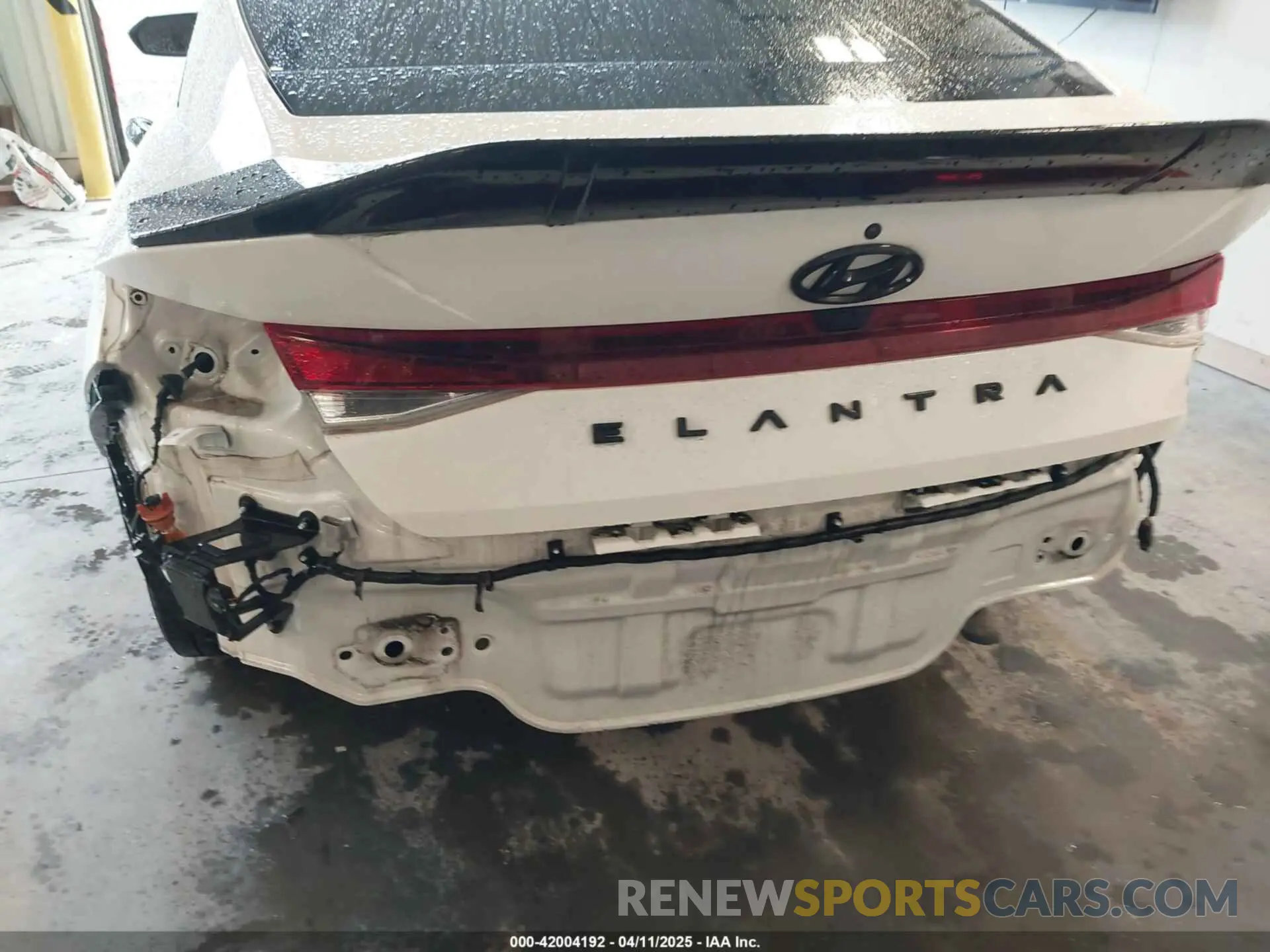 6 Photograph of a damaged car 5NPLS4AG9NH055048 HYUNDAI ELANTRA 2022