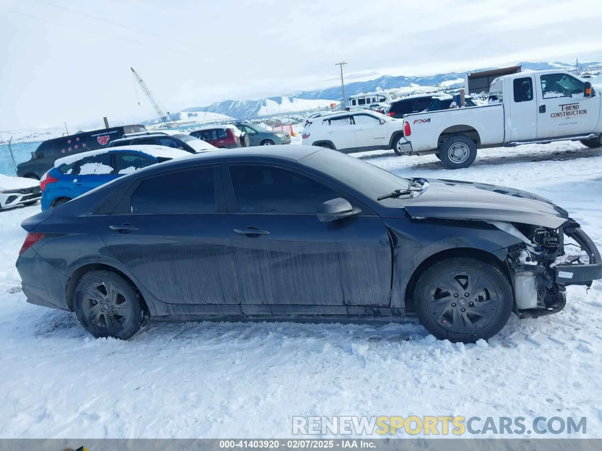 13 Photograph of a damaged car 5NPLS4AG9NH056524 HYUNDAI ELANTRA 2022