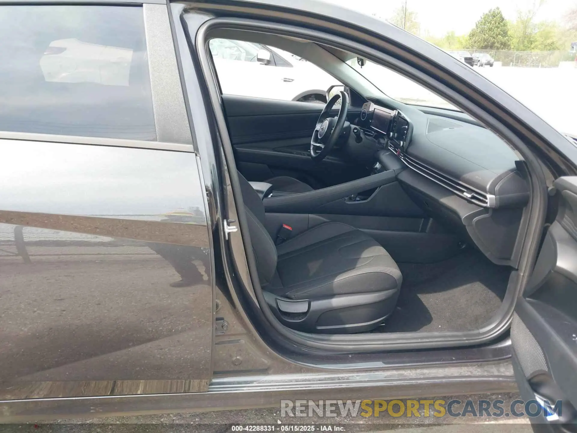 5 Photograph of a damaged car 5NPLS4AG9NH072089 HYUNDAI ELANTRA 2022