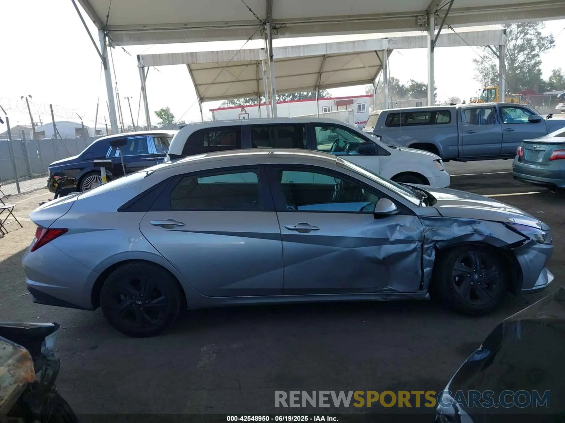 12 Photograph of a damaged car 5NPLS4AG9NH078247 HYUNDAI ELANTRA 2022