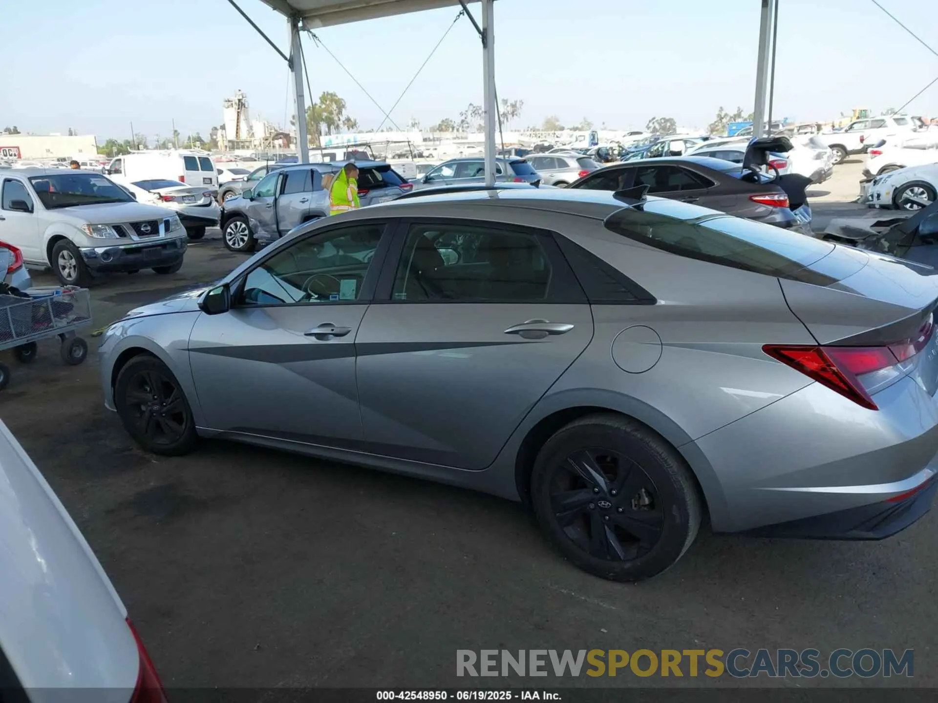 13 Photograph of a damaged car 5NPLS4AG9NH078247 HYUNDAI ELANTRA 2022