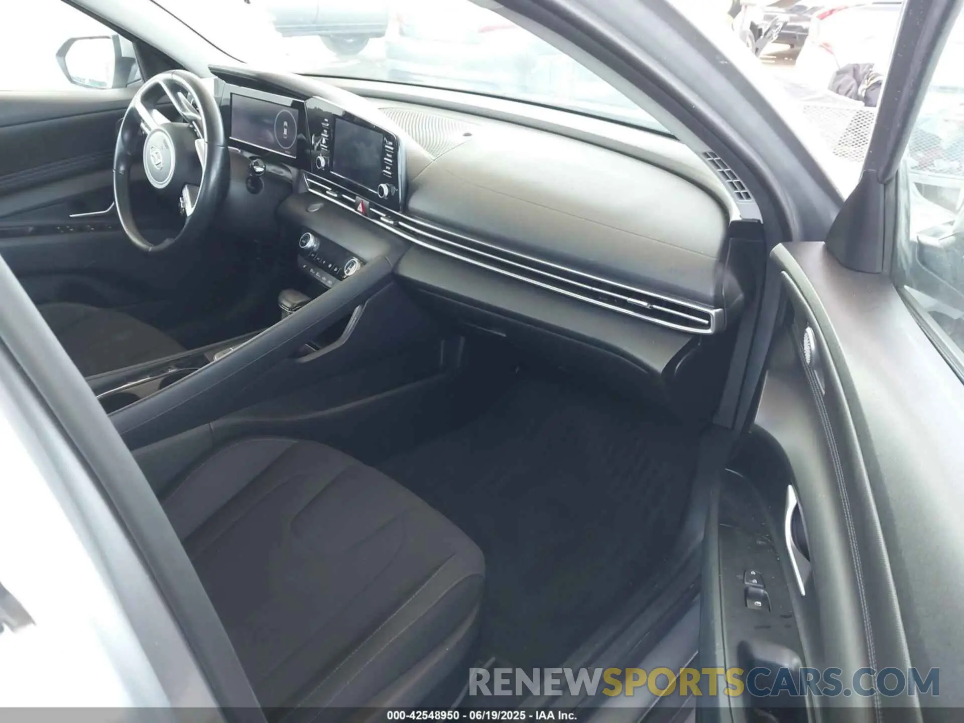 5 Photograph of a damaged car 5NPLS4AG9NH078247 HYUNDAI ELANTRA 2022