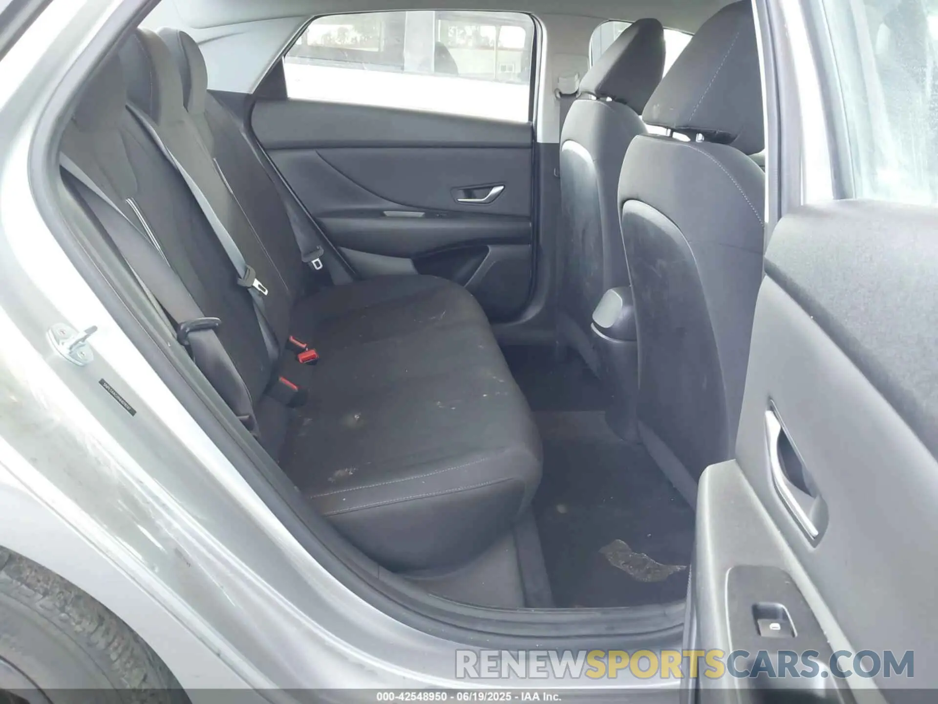 8 Photograph of a damaged car 5NPLS4AG9NH078247 HYUNDAI ELANTRA 2022
