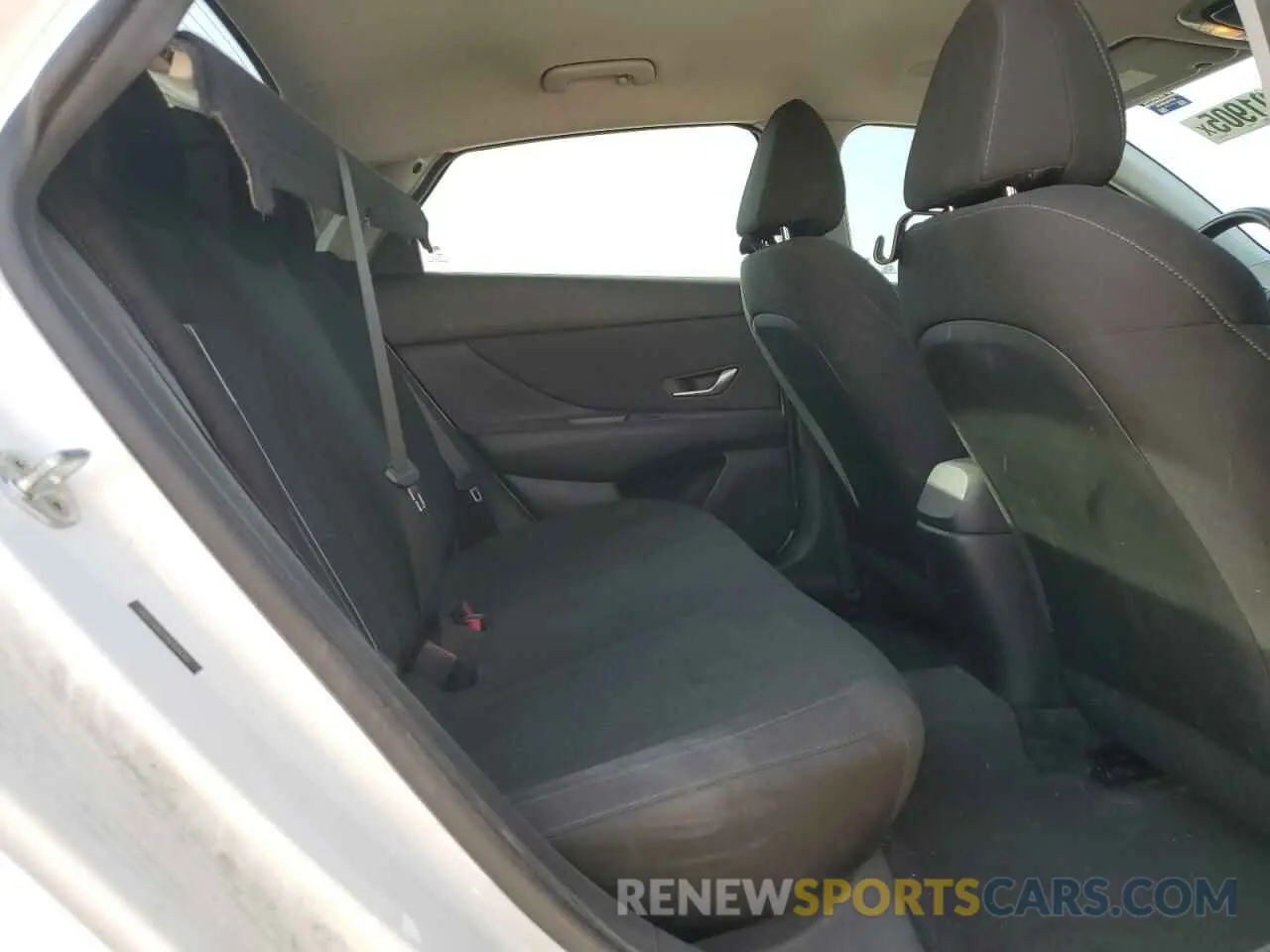 10 Photograph of a damaged car 5NPLS4AG9NH084260 HYUNDAI ELANTRA 2022