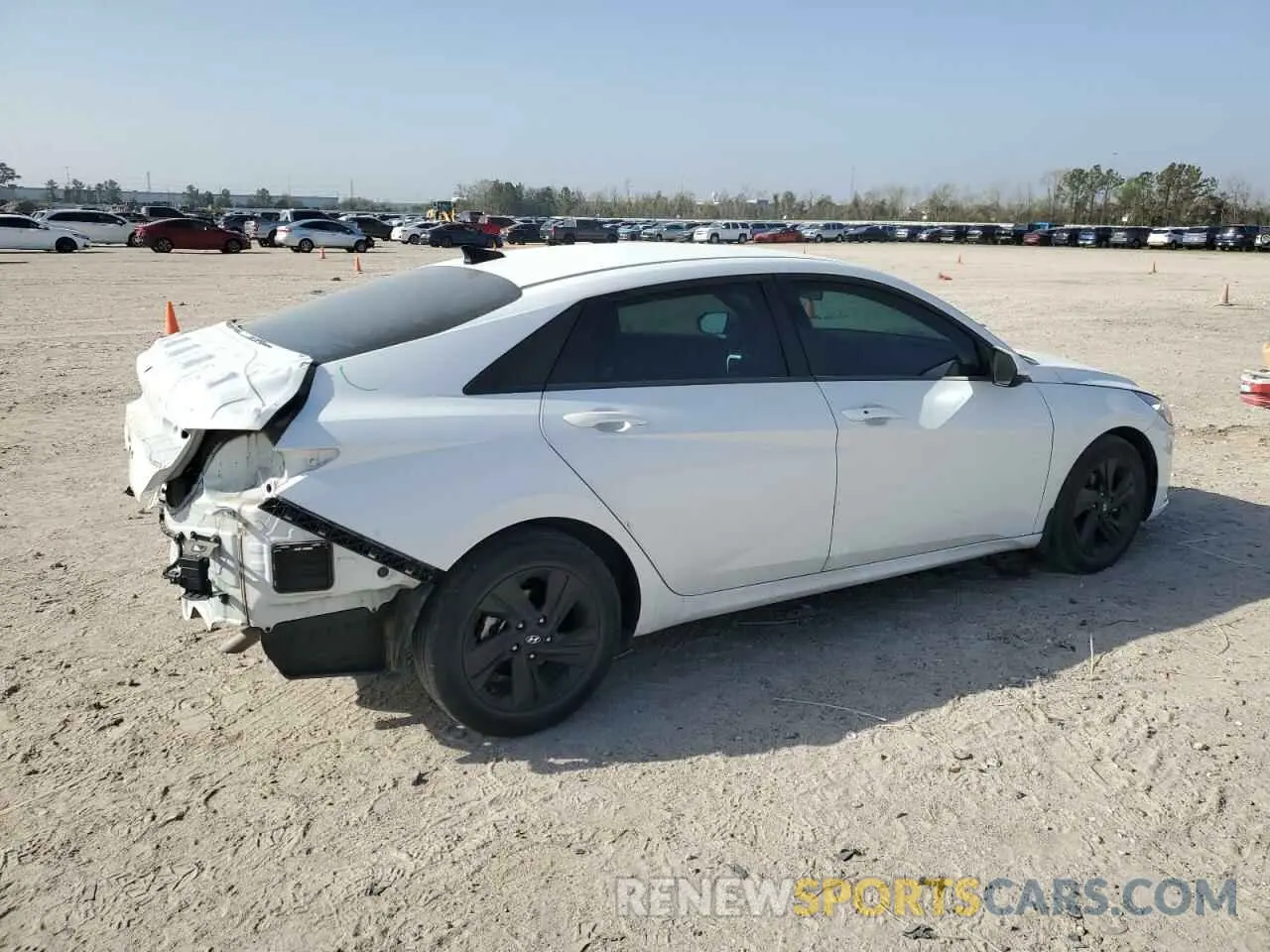 3 Photograph of a damaged car 5NPLS4AG9NH084260 HYUNDAI ELANTRA 2022