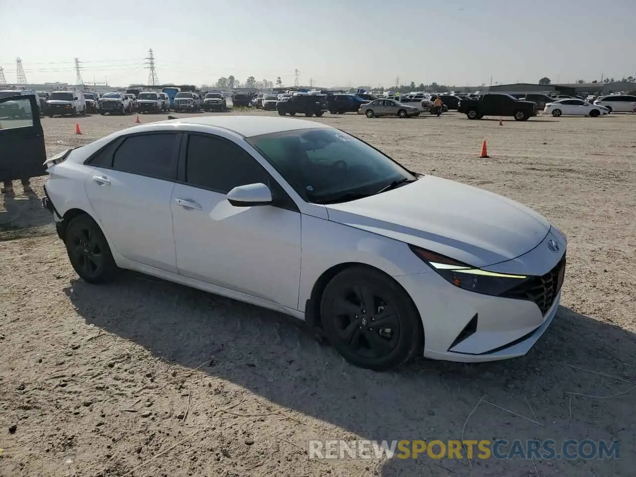 4 Photograph of a damaged car 5NPLS4AG9NH084260 HYUNDAI ELANTRA 2022