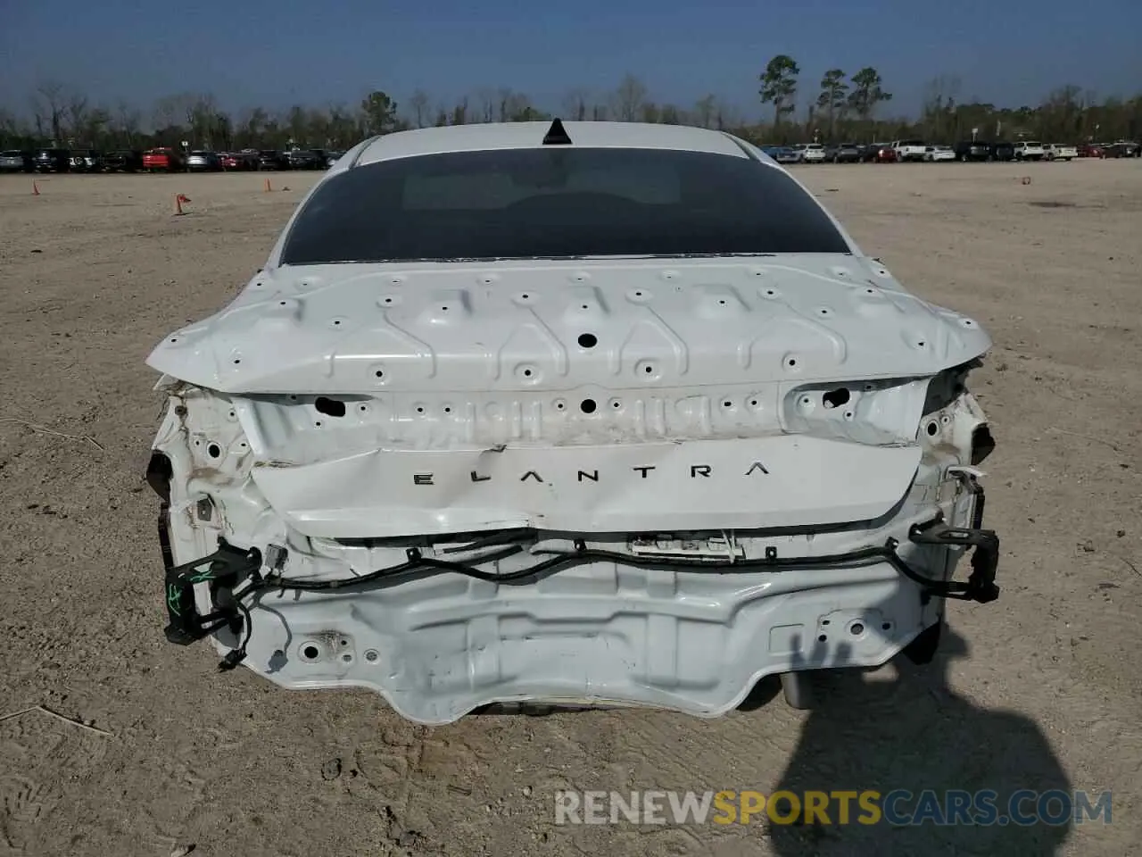 6 Photograph of a damaged car 5NPLS4AG9NH084260 HYUNDAI ELANTRA 2022