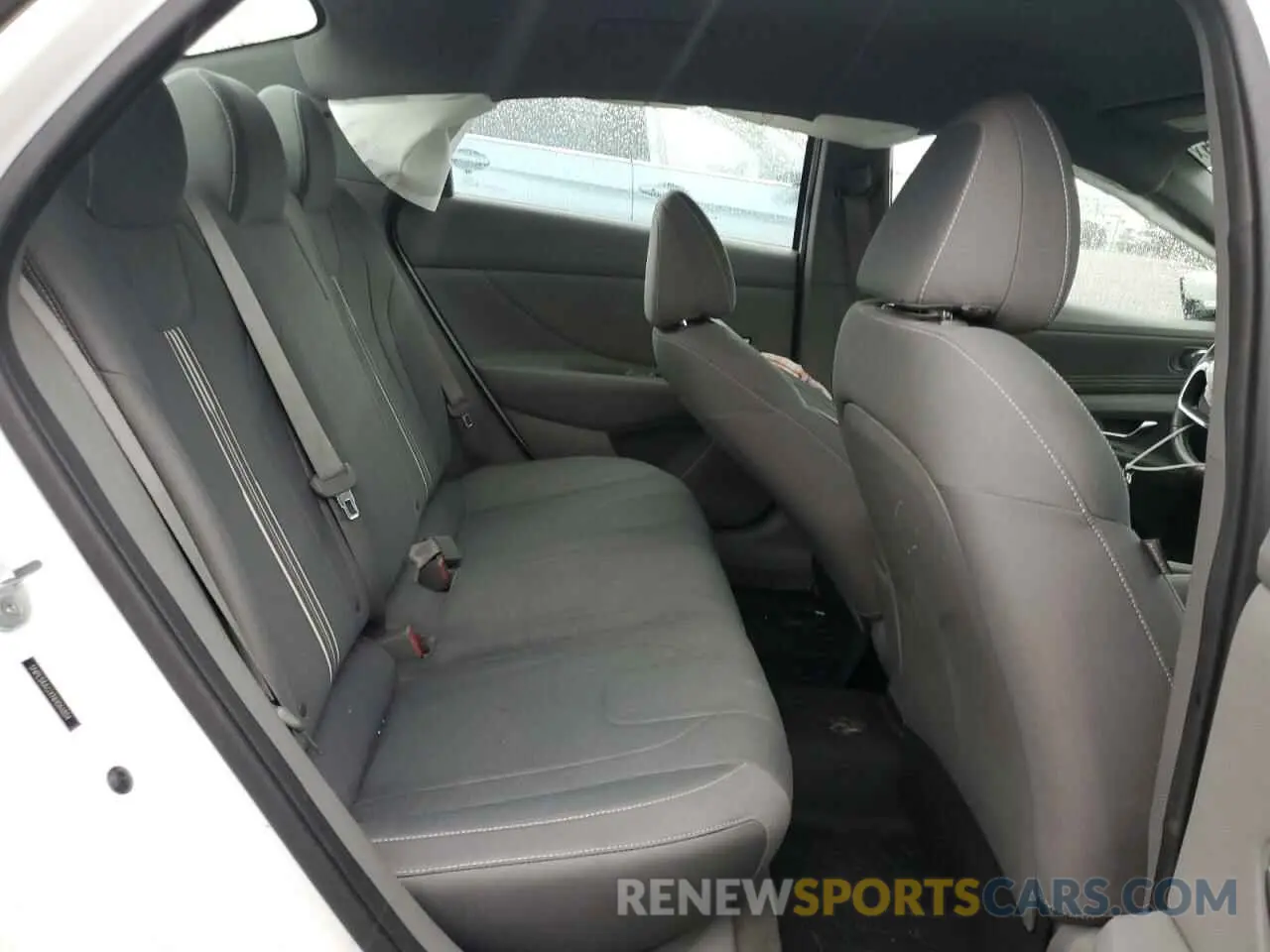 10 Photograph of a damaged car 5NPLS4AGXNH066804 HYUNDAI ELANTRA 2022
