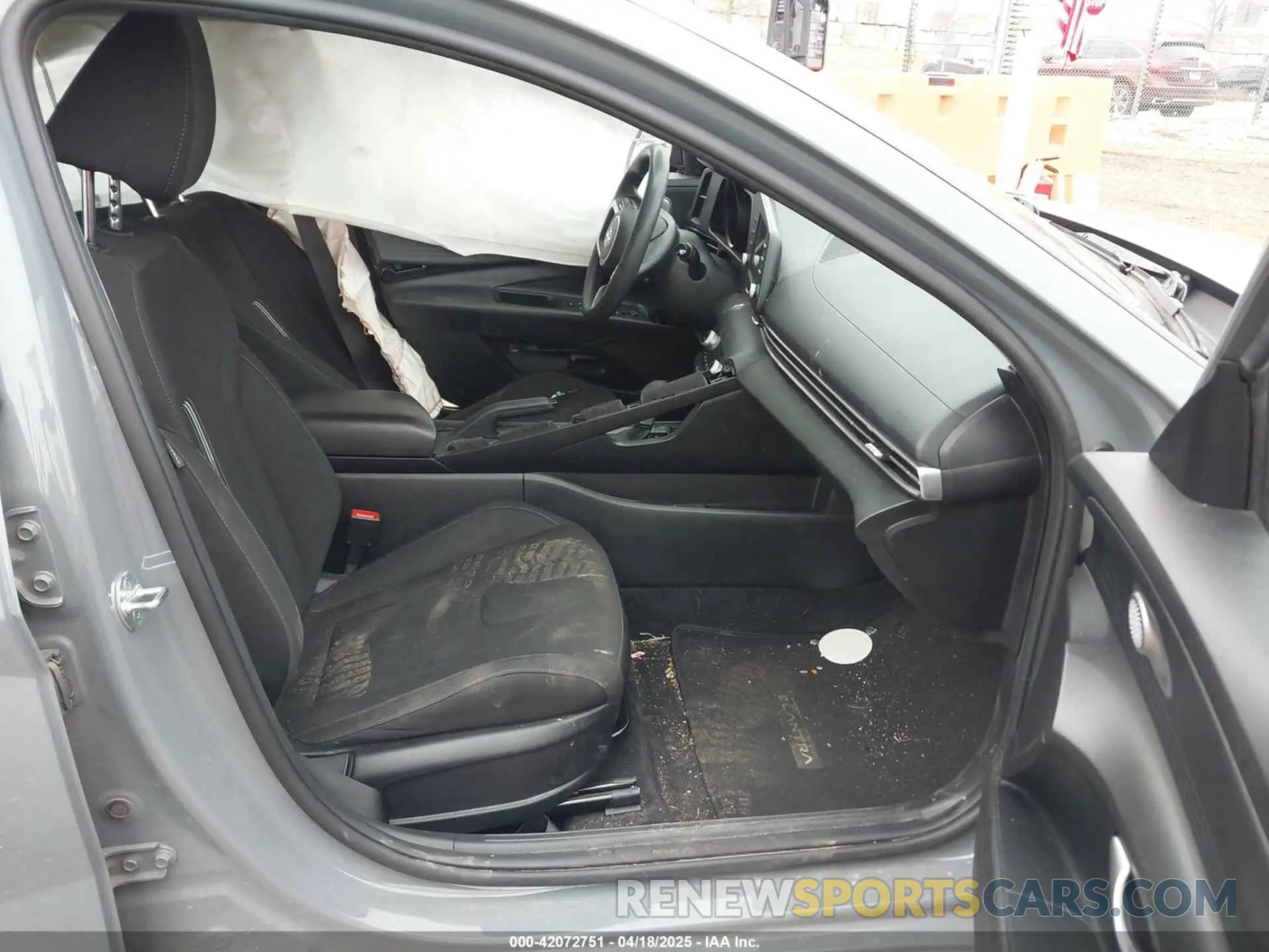 5 Photograph of a damaged car KMHLM4AG0NU343939 HYUNDAI ELANTRA 2022