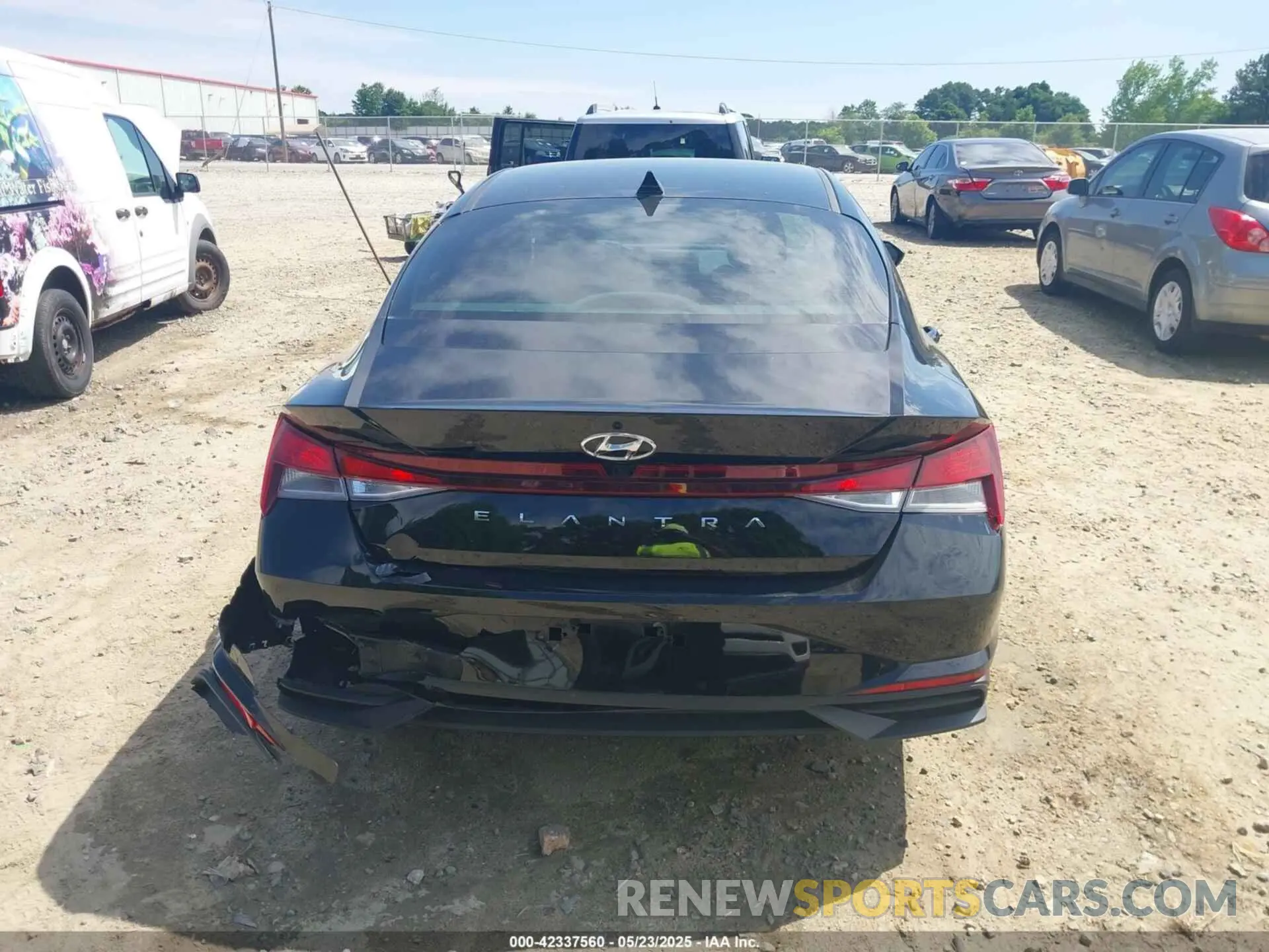 16 Photograph of a damaged car KMHLM4AG1NU352424 HYUNDAI ELANTRA 2022