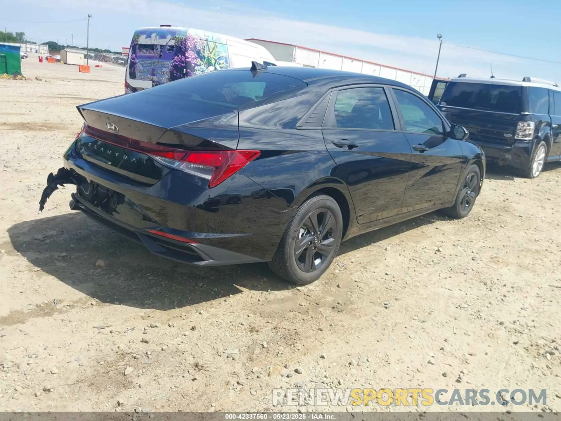 4 Photograph of a damaged car KMHLM4AG1NU352424 HYUNDAI ELANTRA 2022
