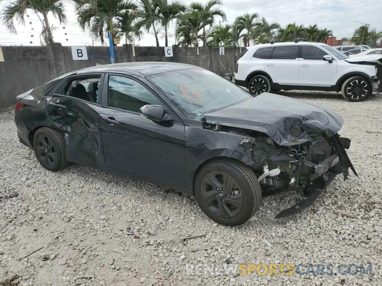 4 Photograph of a damaged car KMHLM4AG3NU322034 HYUNDAI ELANTRA 2022