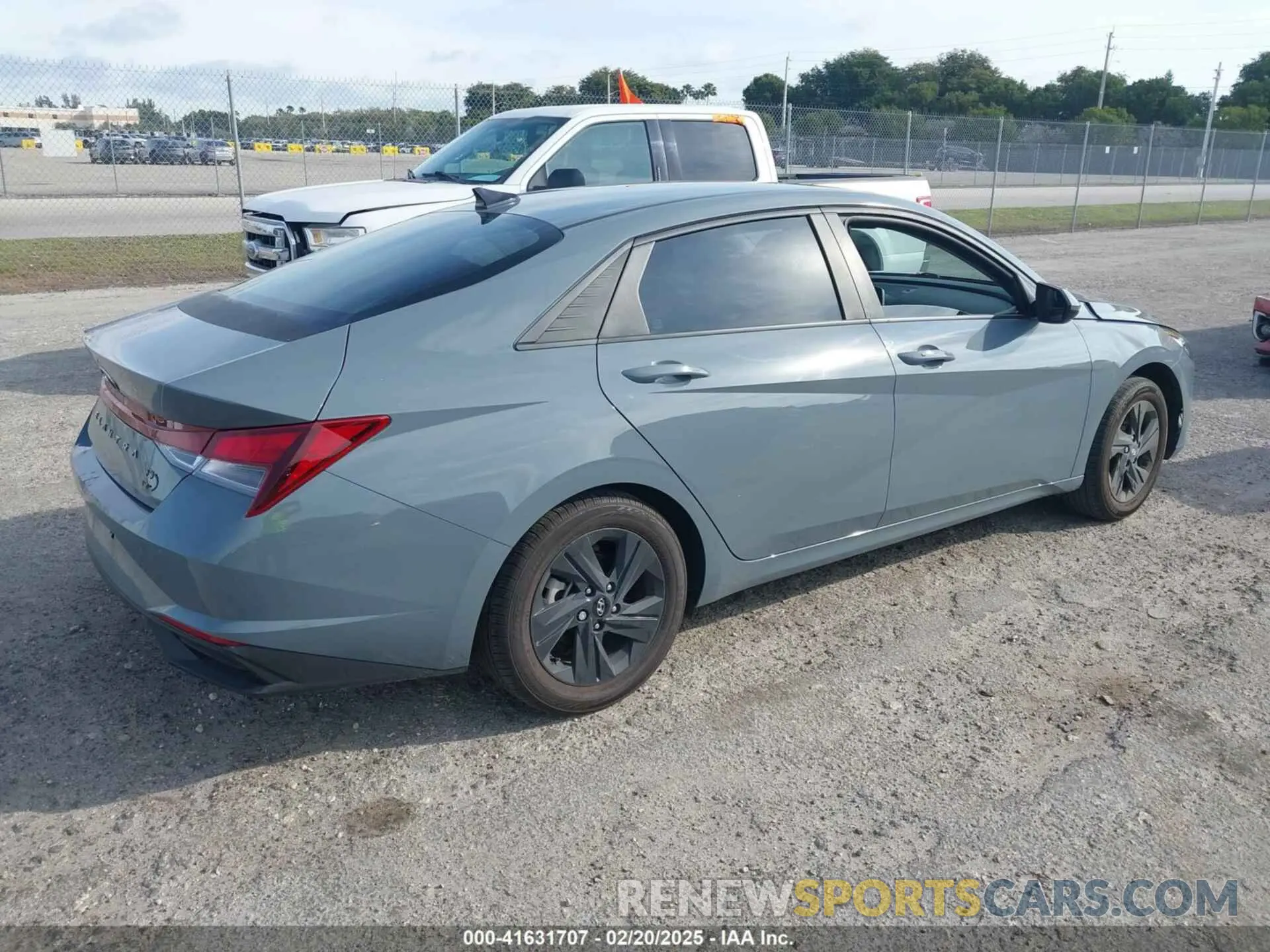 4 Photograph of a damaged car KMHLM4AG3NU328691 HYUNDAI ELANTRA 2022