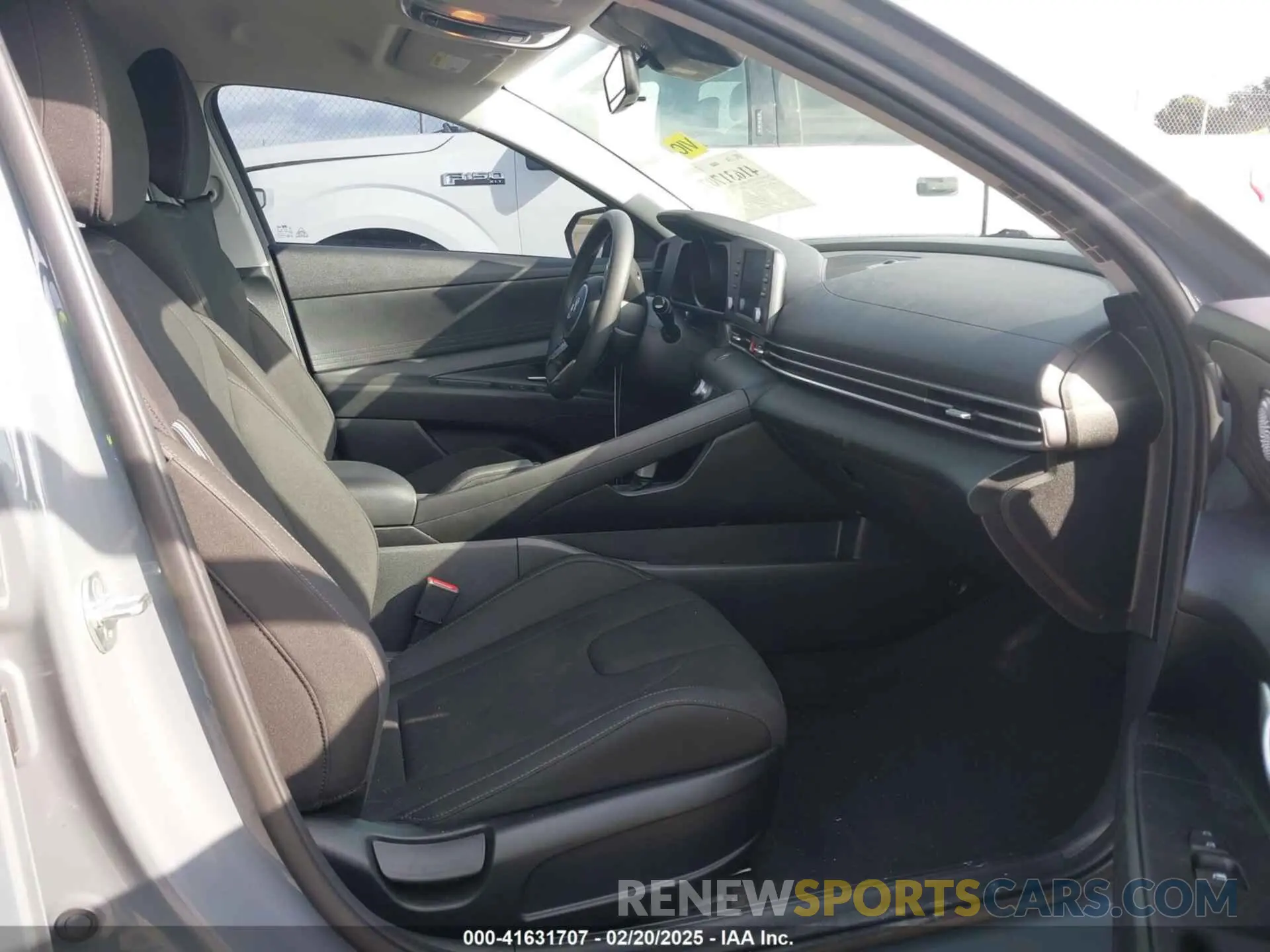 5 Photograph of a damaged car KMHLM4AG3NU328691 HYUNDAI ELANTRA 2022