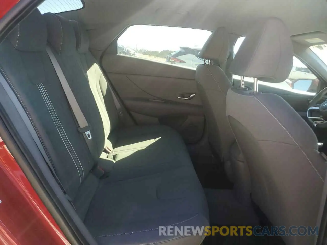10 Photograph of a damaged car KMHLM4AG3NU331137 HYUNDAI ELANTRA 2022