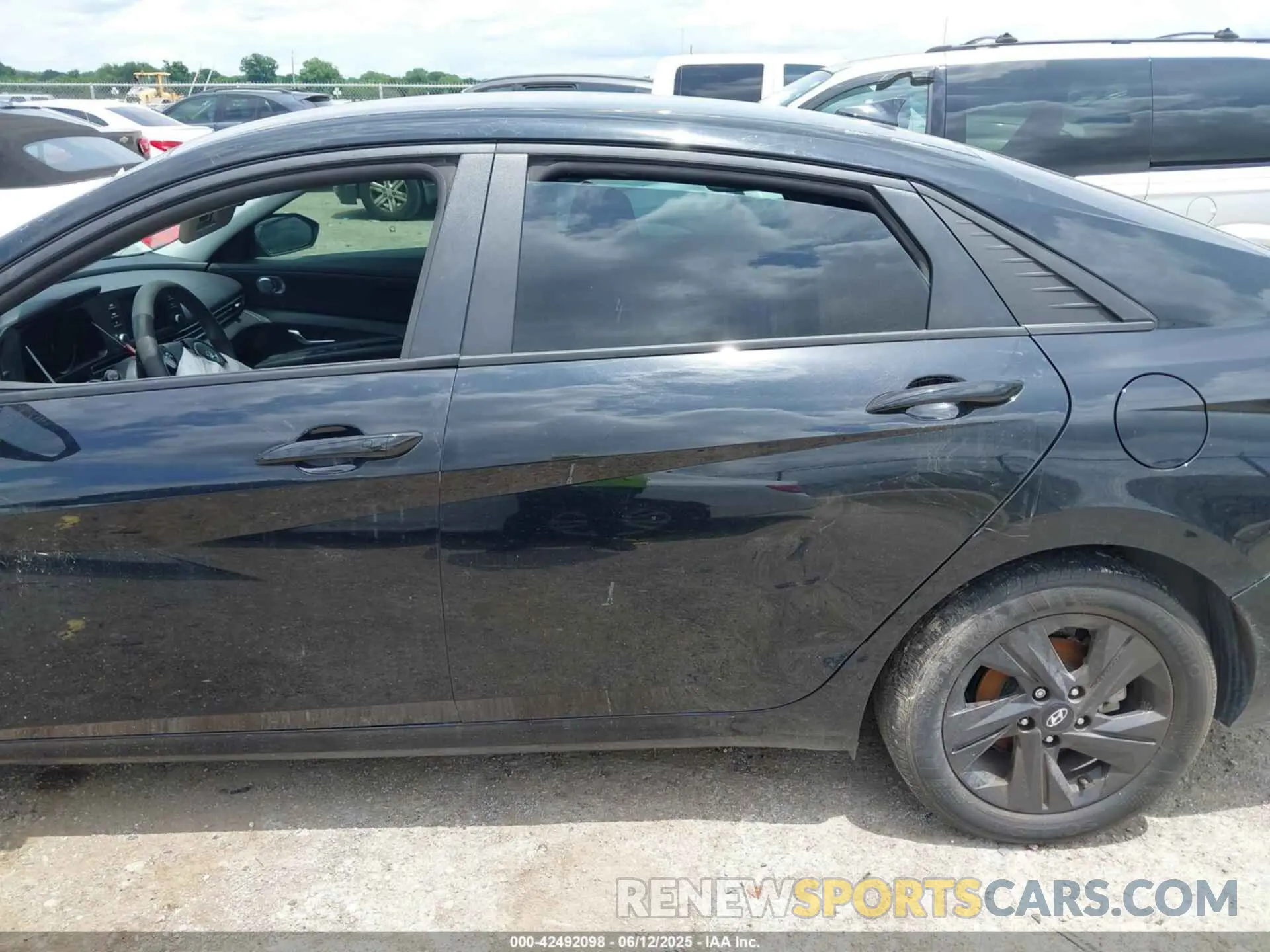 14 Photograph of a damaged car KMHLM4AG4NU225358 HYUNDAI ELANTRA 2022