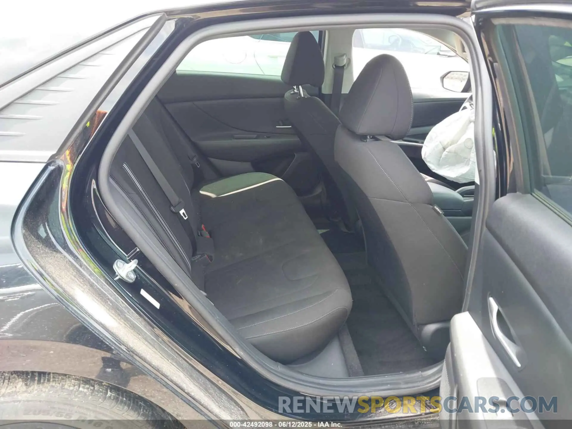 8 Photograph of a damaged car KMHLM4AG4NU225358 HYUNDAI ELANTRA 2022