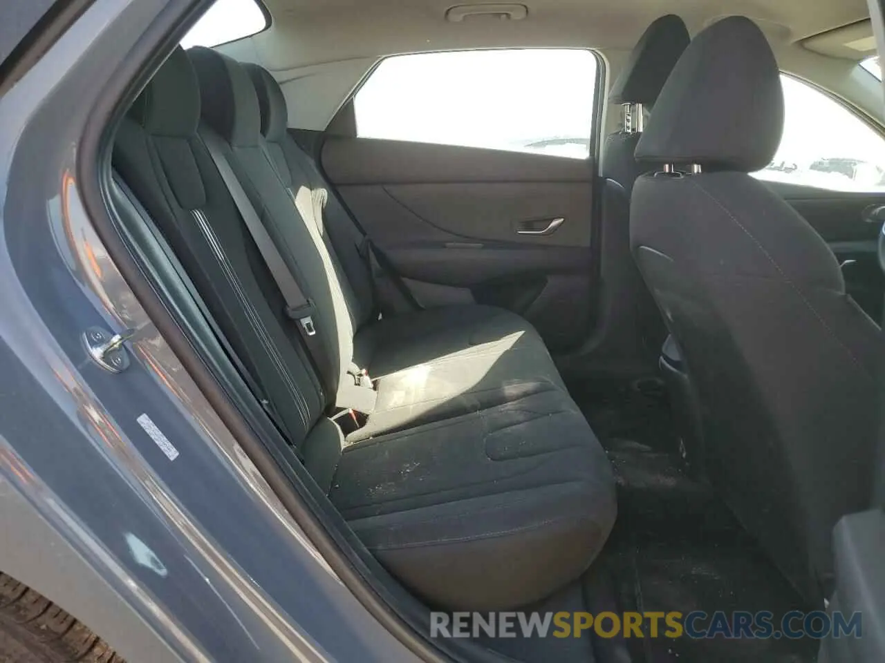 11 Photograph of a damaged car KMHLM4AG4NU305405 HYUNDAI ELANTRA 2022