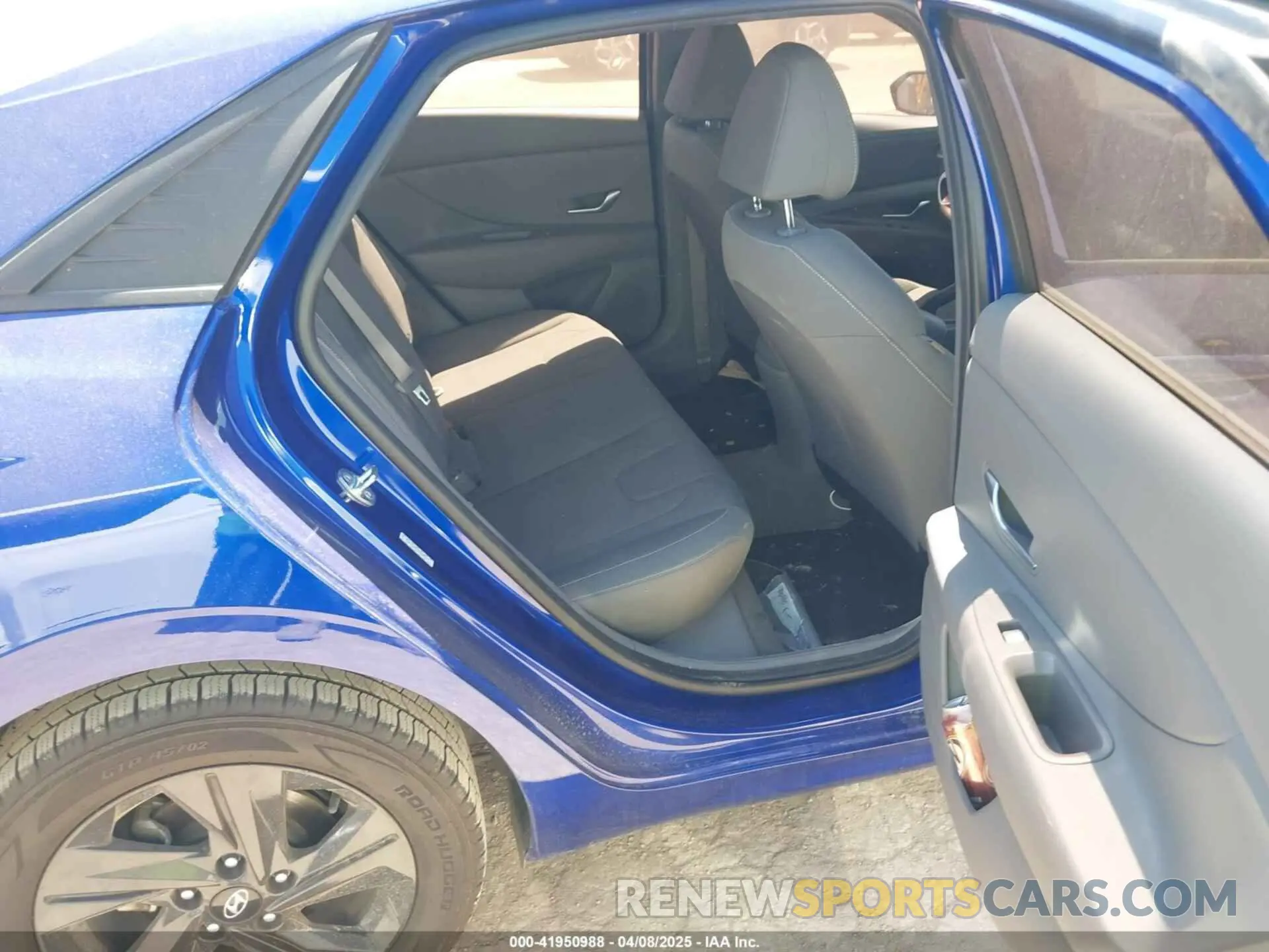 8 Photograph of a damaged car KMHLM4AG4NU308921 HYUNDAI ELANTRA 2022