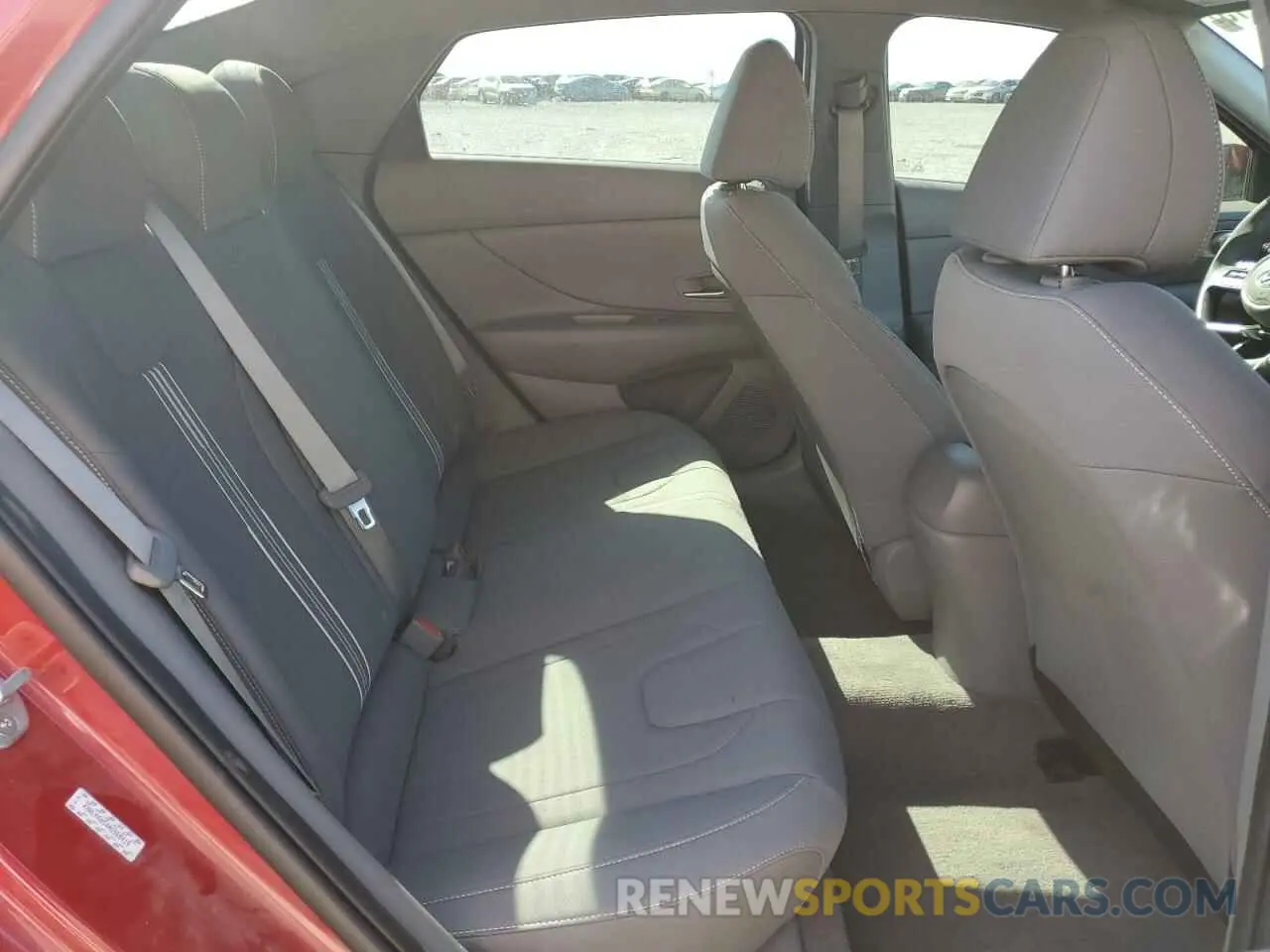 10 Photograph of a damaged car KMHLM4AG4NU360419 HYUNDAI ELANTRA 2022