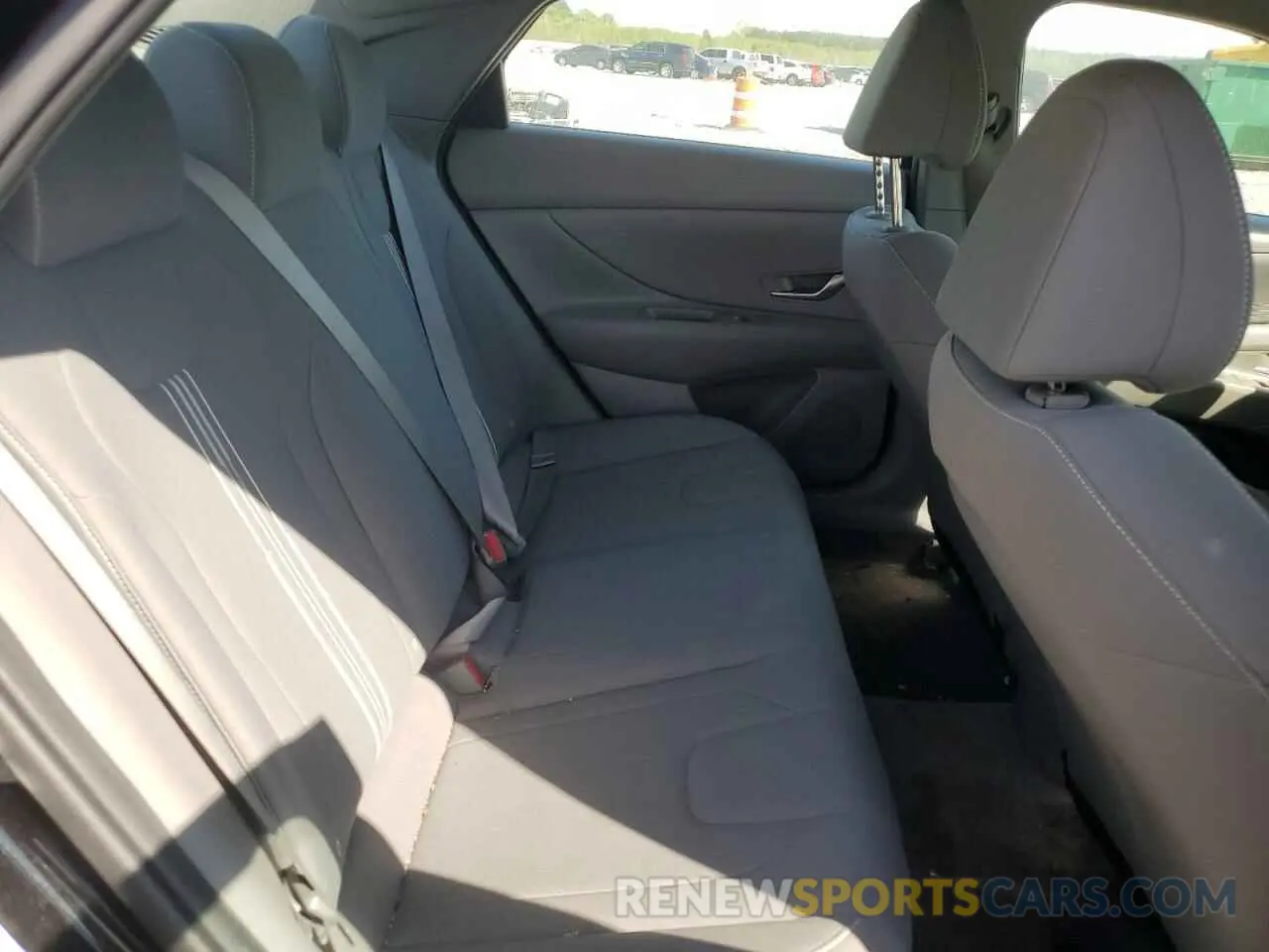 11 Photograph of a damaged car KMHLM4AG4NU364356 HYUNDAI ELANTRA 2022