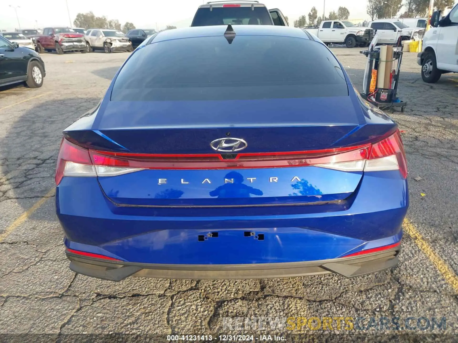 17 Photograph of a damaged car KMHLM4AG6NU337708 HYUNDAI ELANTRA 2022