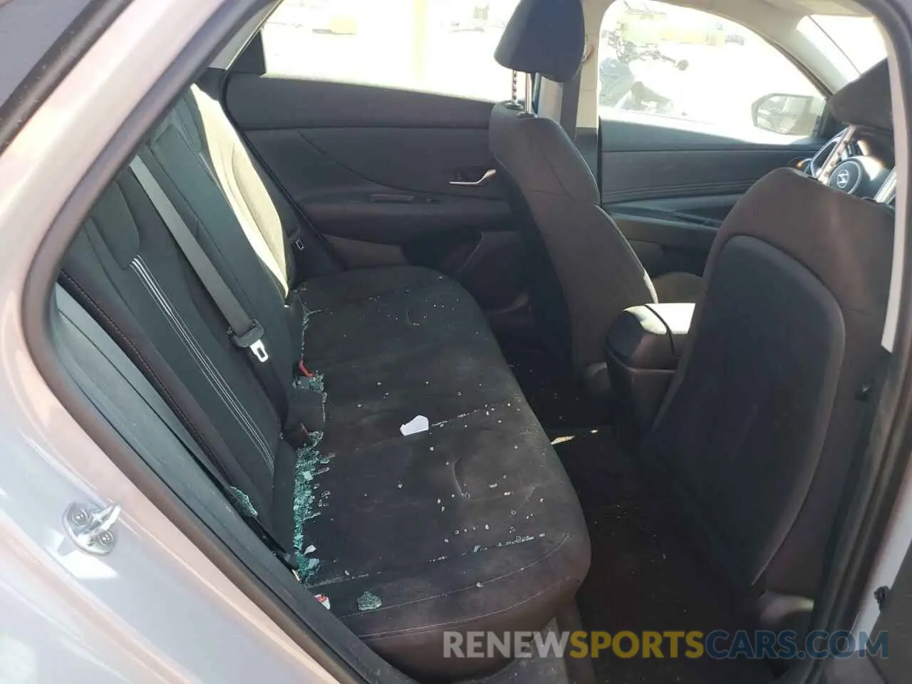 10 Photograph of a damaged car KMHLM4AG6NU362706 HYUNDAI ELANTRA 2022