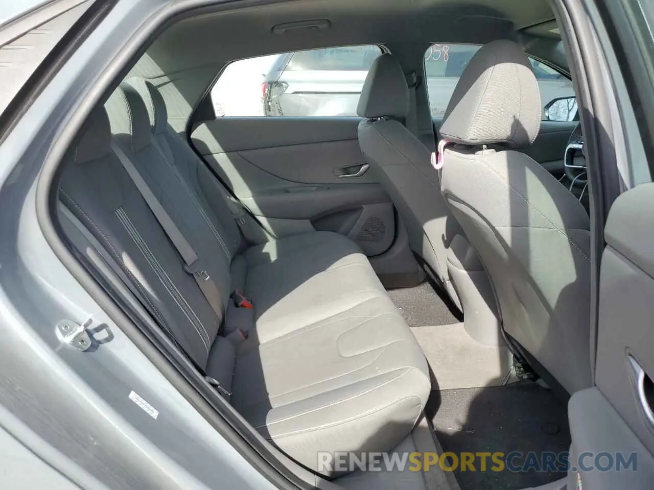 10 Photograph of a damaged car KMHLM4AG7NU256264 HYUNDAI ELANTRA 2022