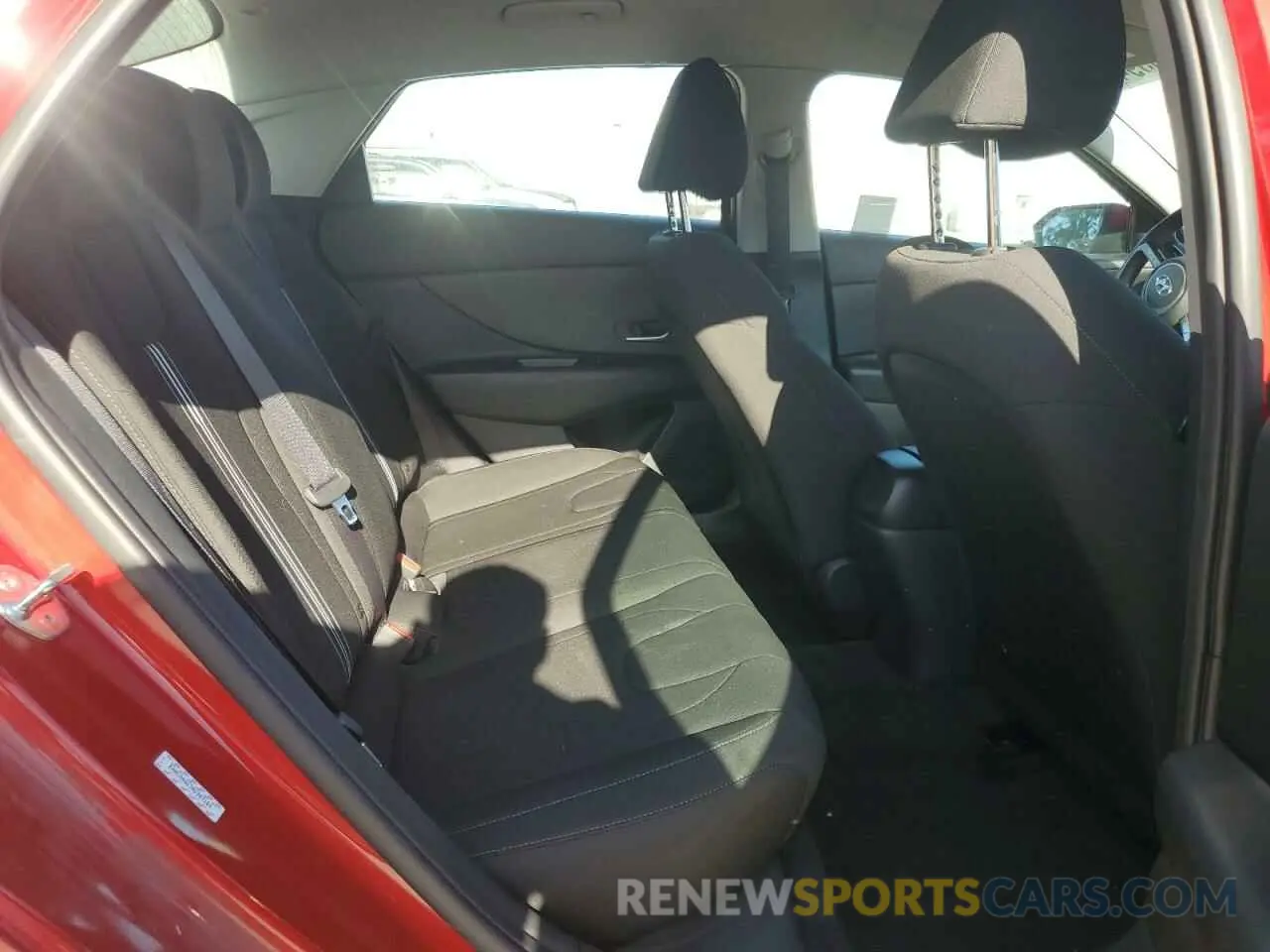 10 Photograph of a damaged car KMHLM4AG7NU307164 HYUNDAI ELANTRA 2022