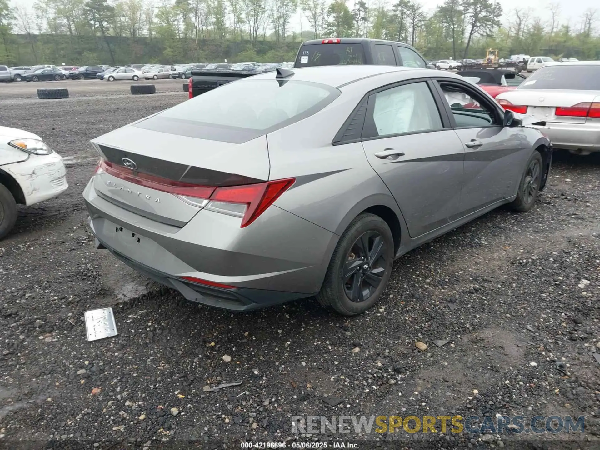 4 Photograph of a damaged car KMHLM4AG8NU286454 HYUNDAI ELANTRA 2022