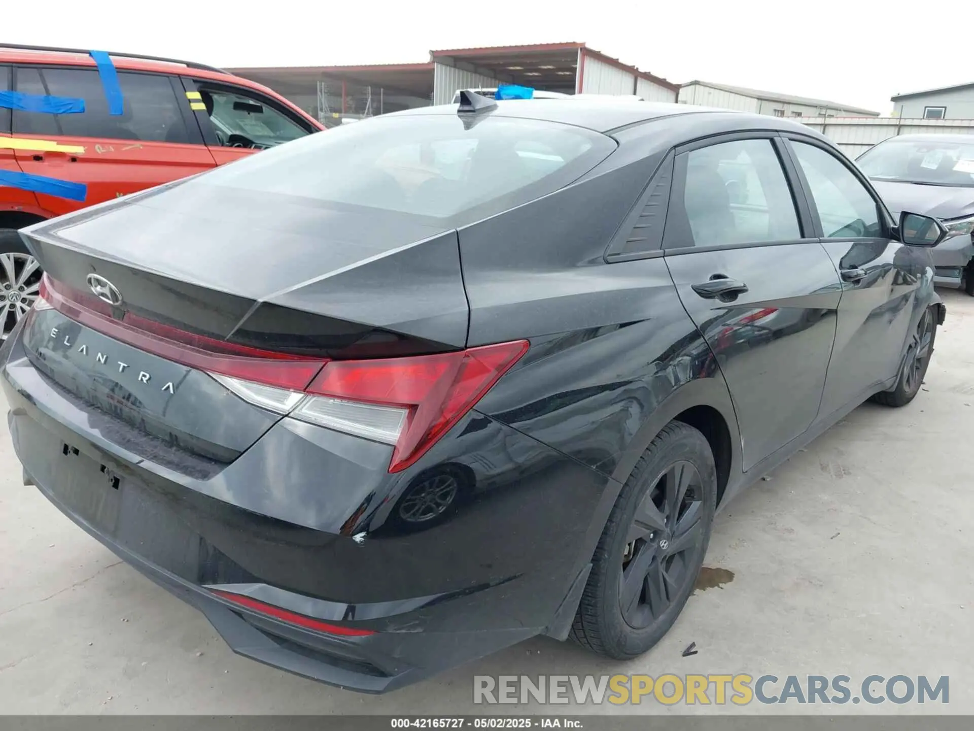 4 Photograph of a damaged car KMHLM4AG9NU218972 HYUNDAI ELANTRA 2022