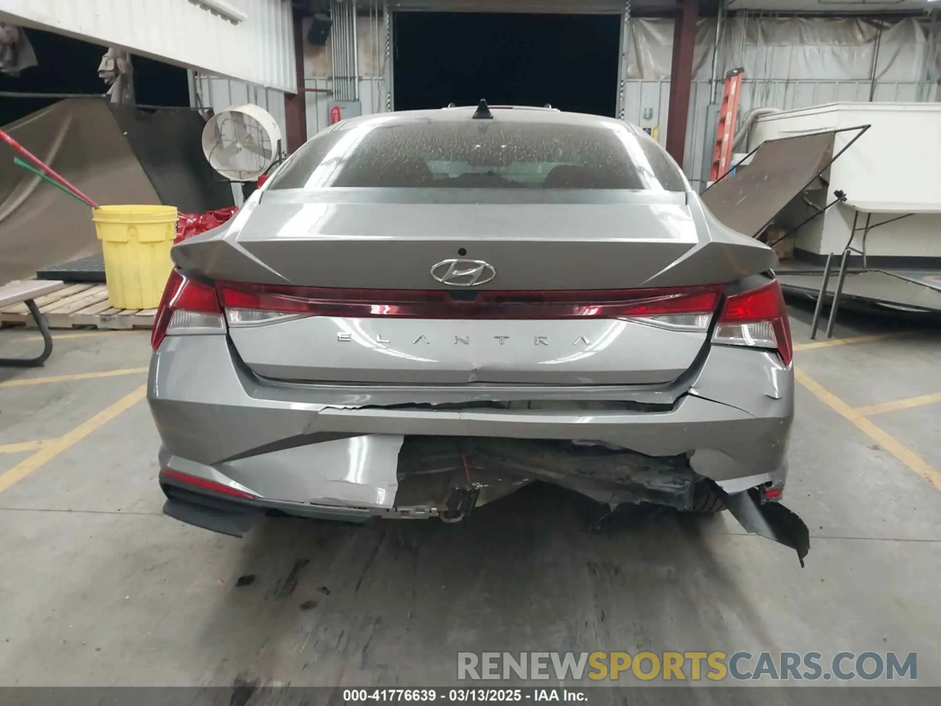 17 Photograph of a damaged car KMHLM4AG9NU271624 HYUNDAI ELANTRA 2022