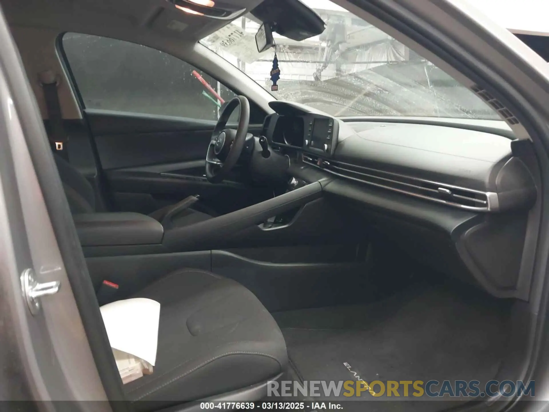 5 Photograph of a damaged car KMHLM4AG9NU271624 HYUNDAI ELANTRA 2022