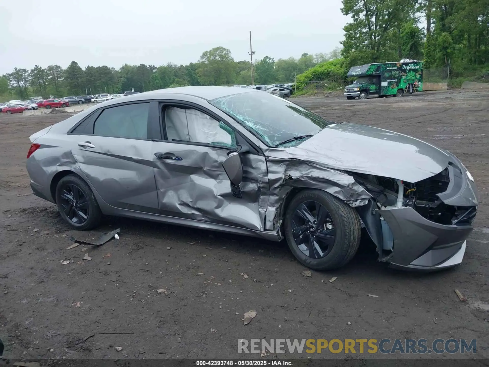 13 Photograph of a damaged car KMHLM4AG9NU283367 HYUNDAI ELANTRA 2022